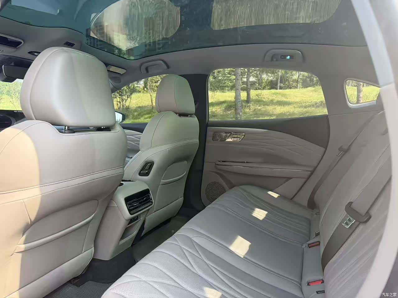 Geely 8, 2025 все фото