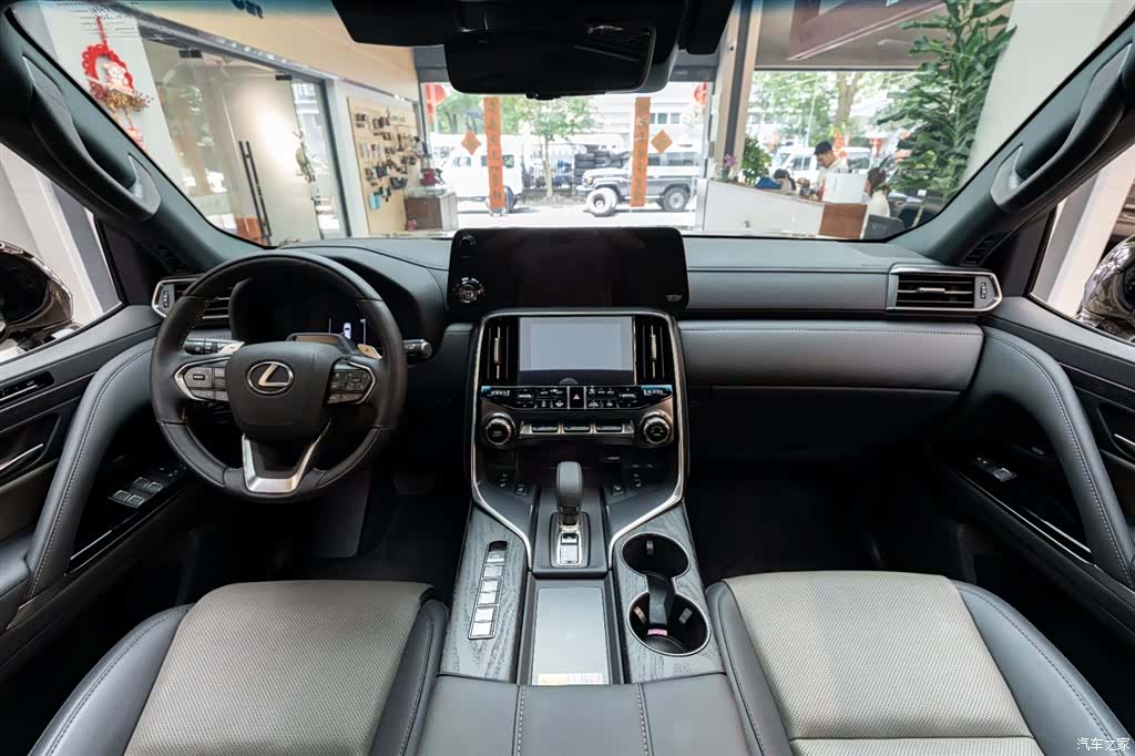Lexus LX, 2025 7