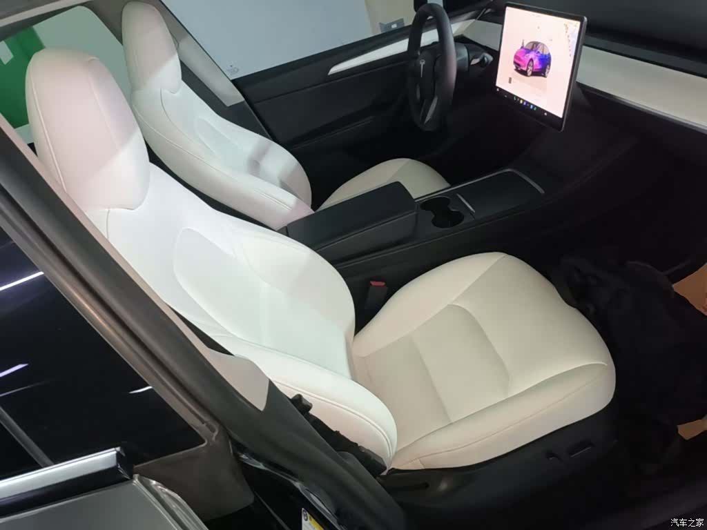Tesla Model Y, 2023 25