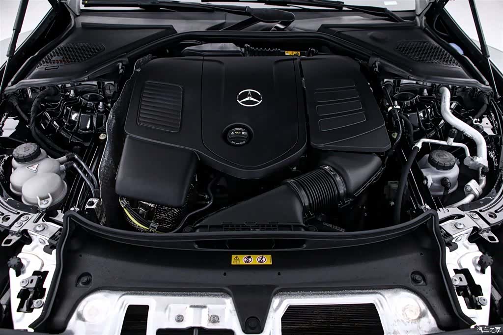 Mercedes-Benz E-Class, 2024 17