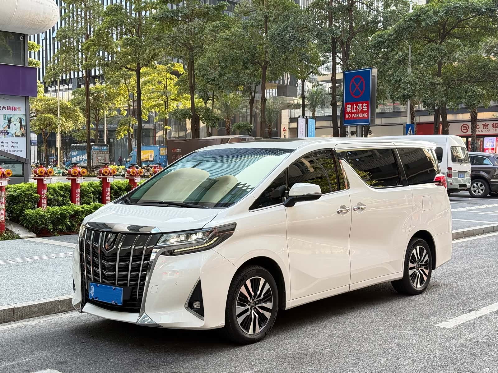 Toyota Alphard, 2018 1