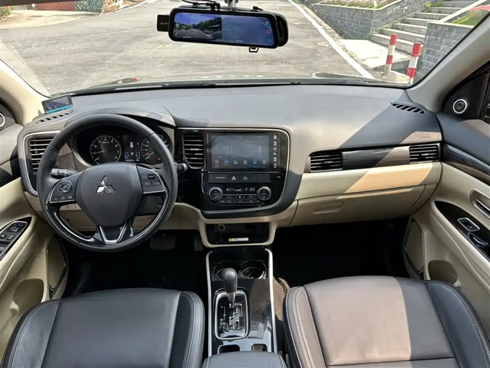 Mitsubishi Outlander