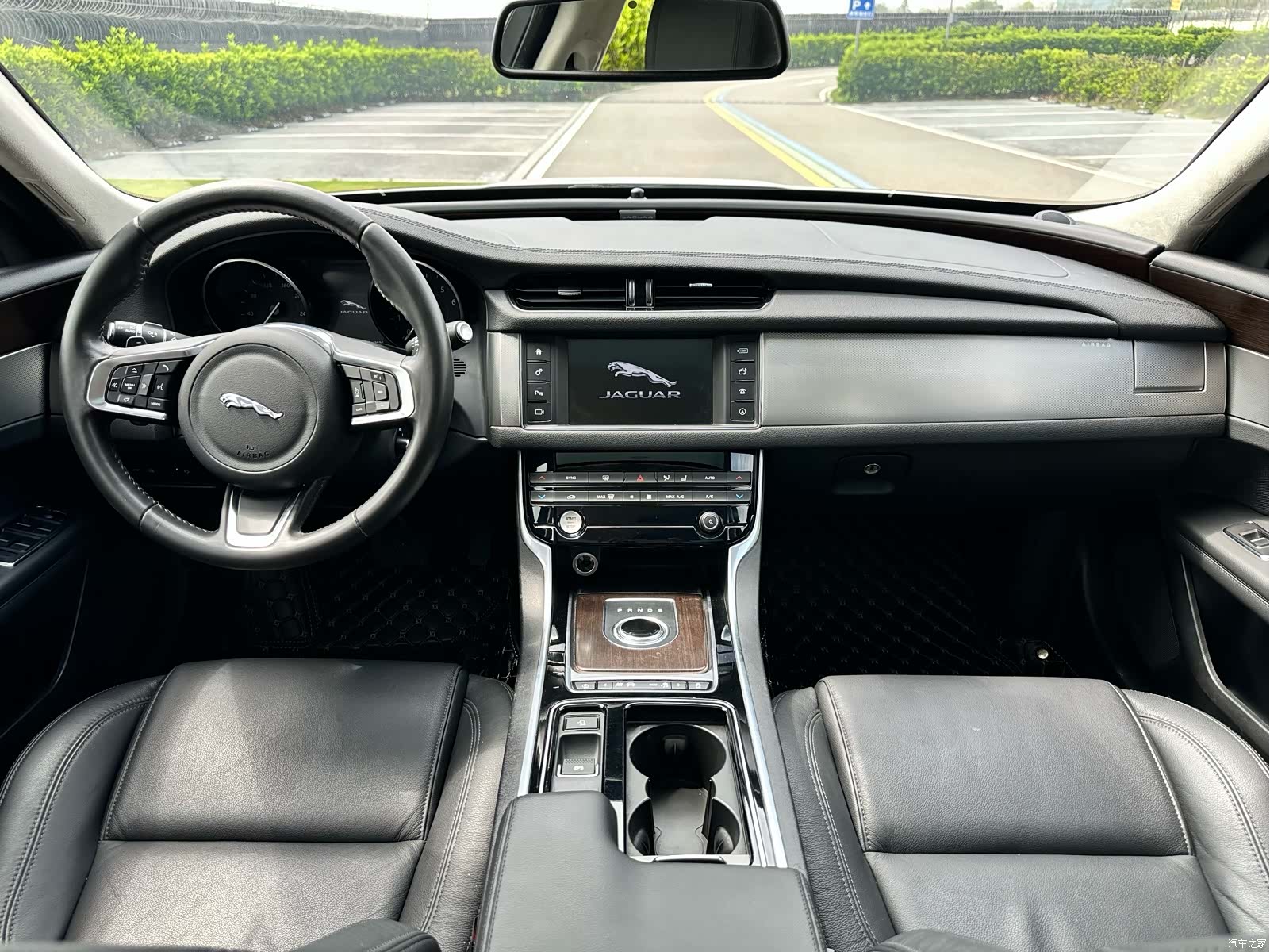 Land Rover XFL, 2018 12