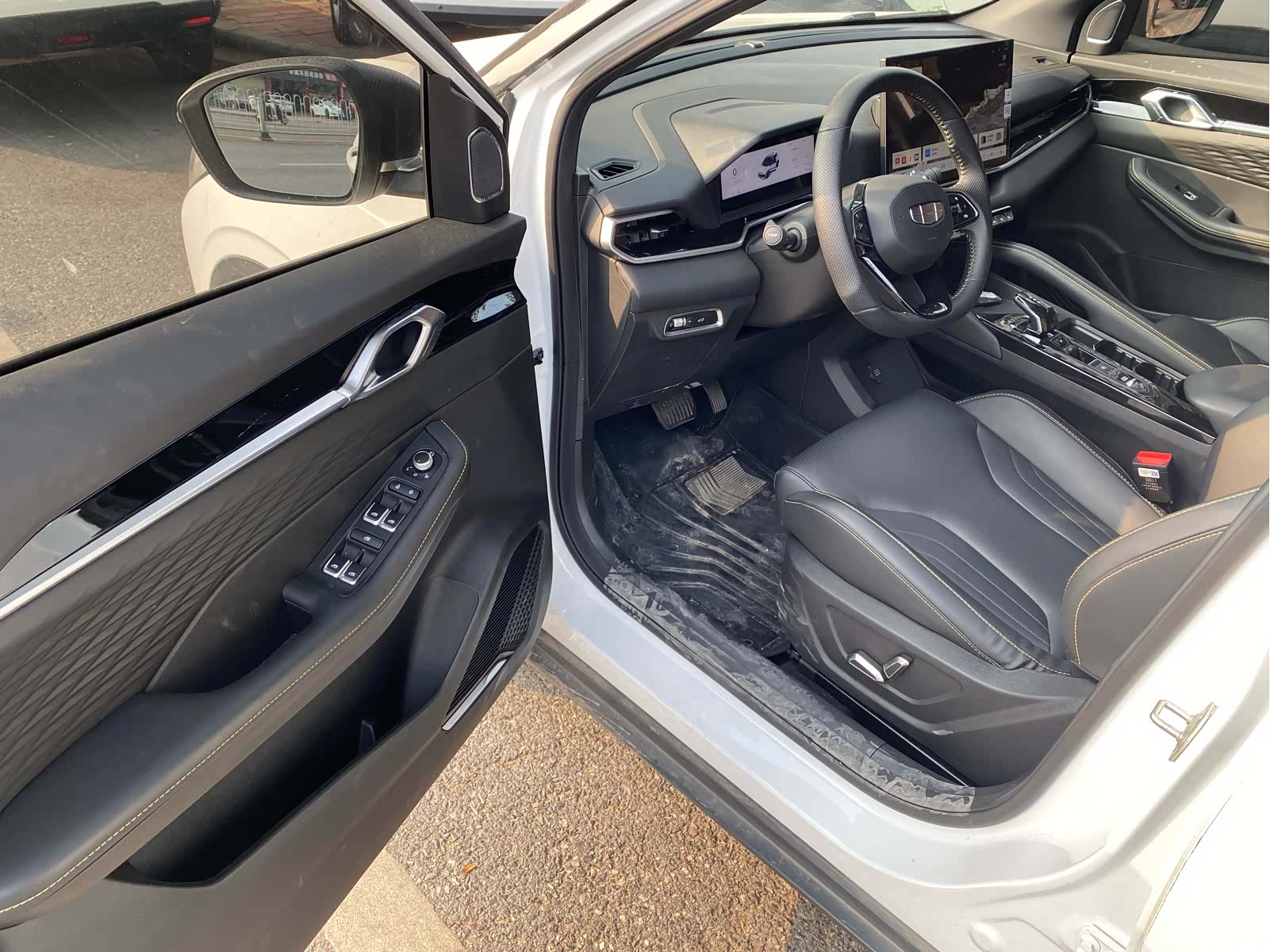Geely Coolray, 2024 4