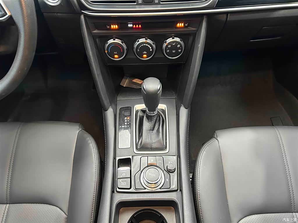 Mazda CX-4, 2023 все фото