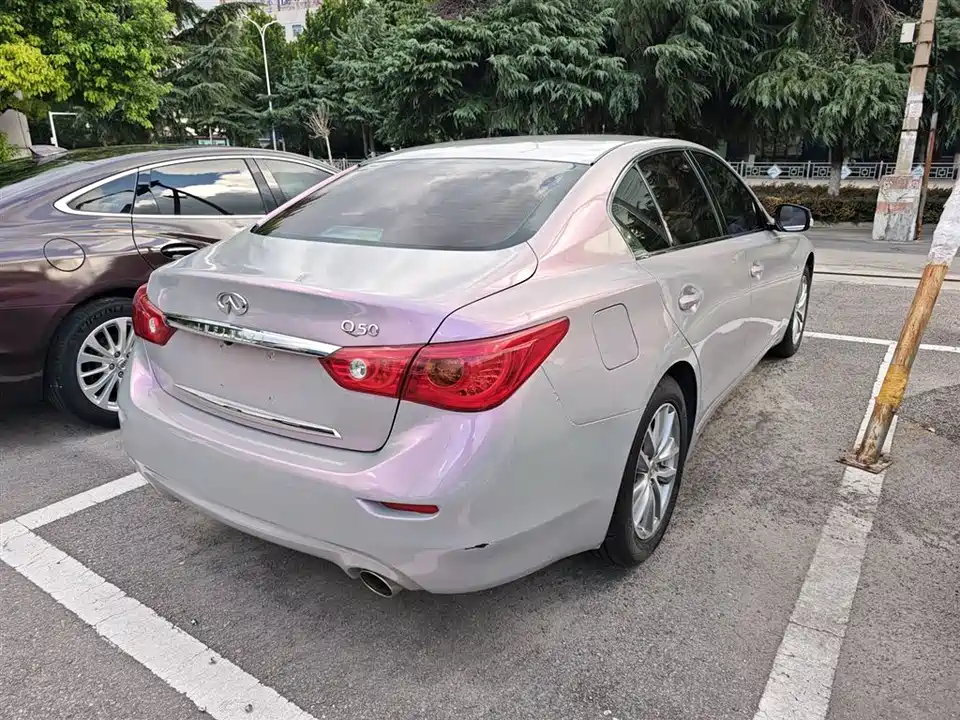 Infiniti Q50L