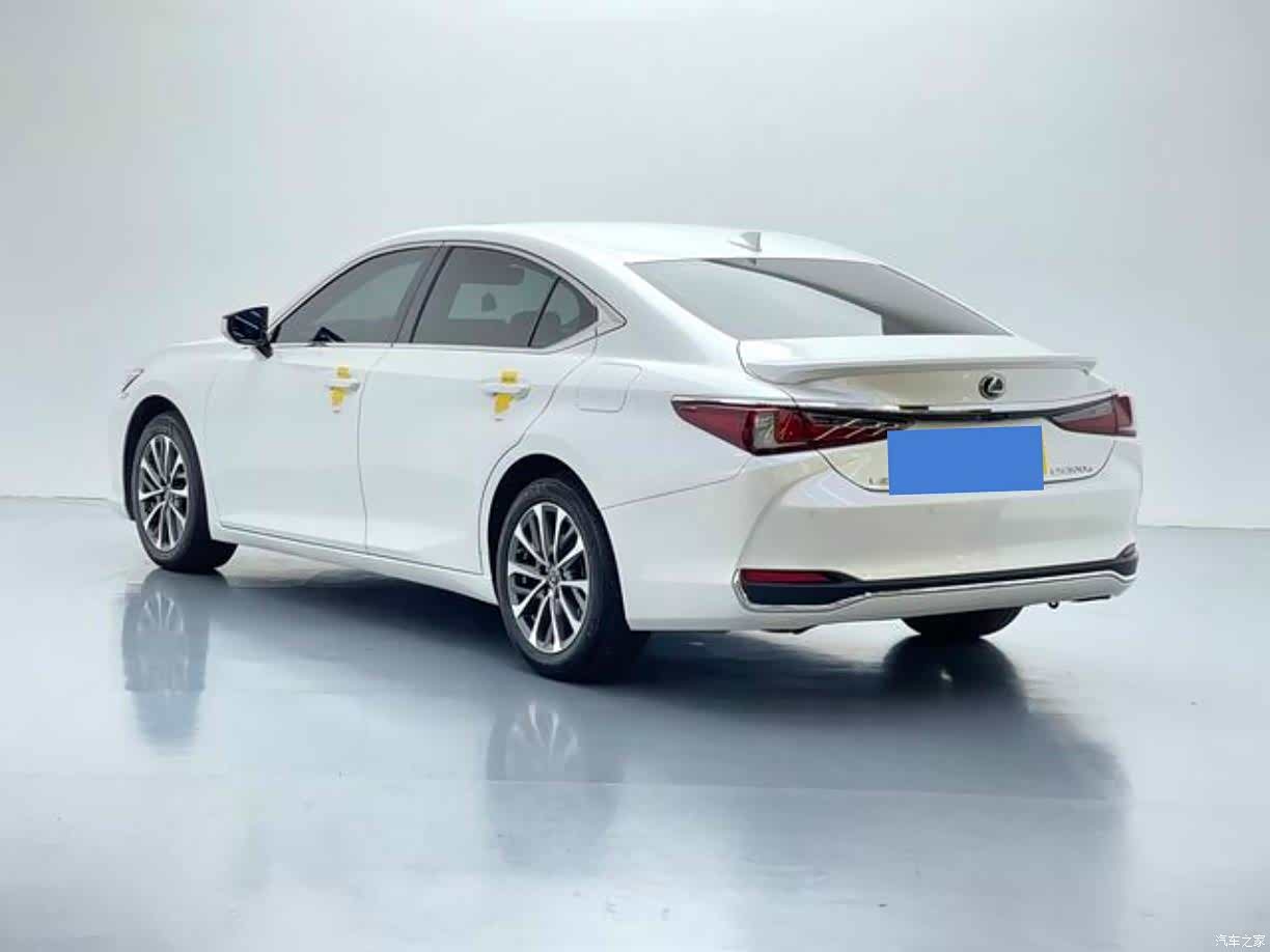 Lexus ES, 2024 4