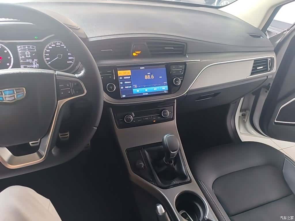Geely Emgrand, 2017 10