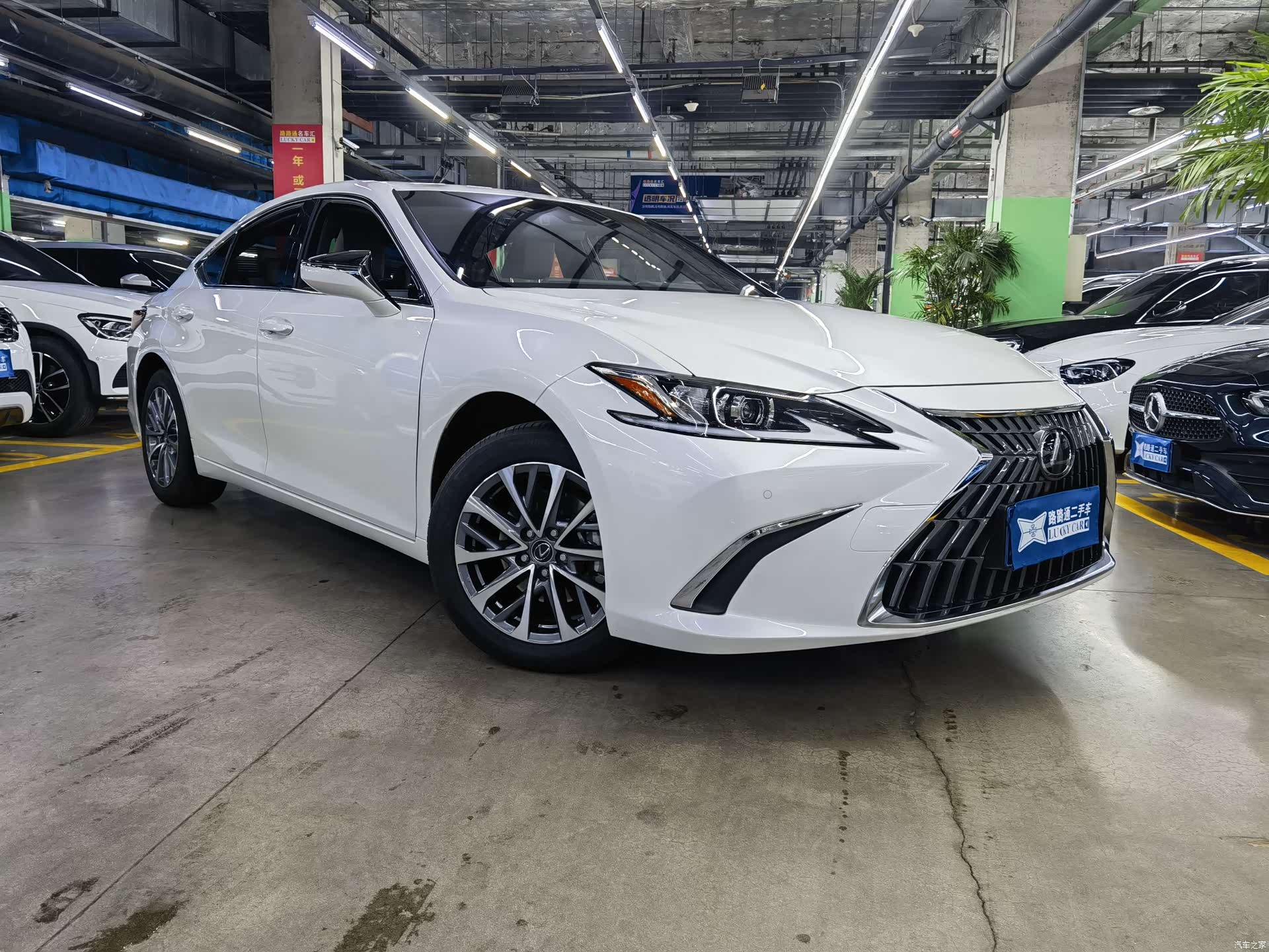 Lexus ES, 2024 3