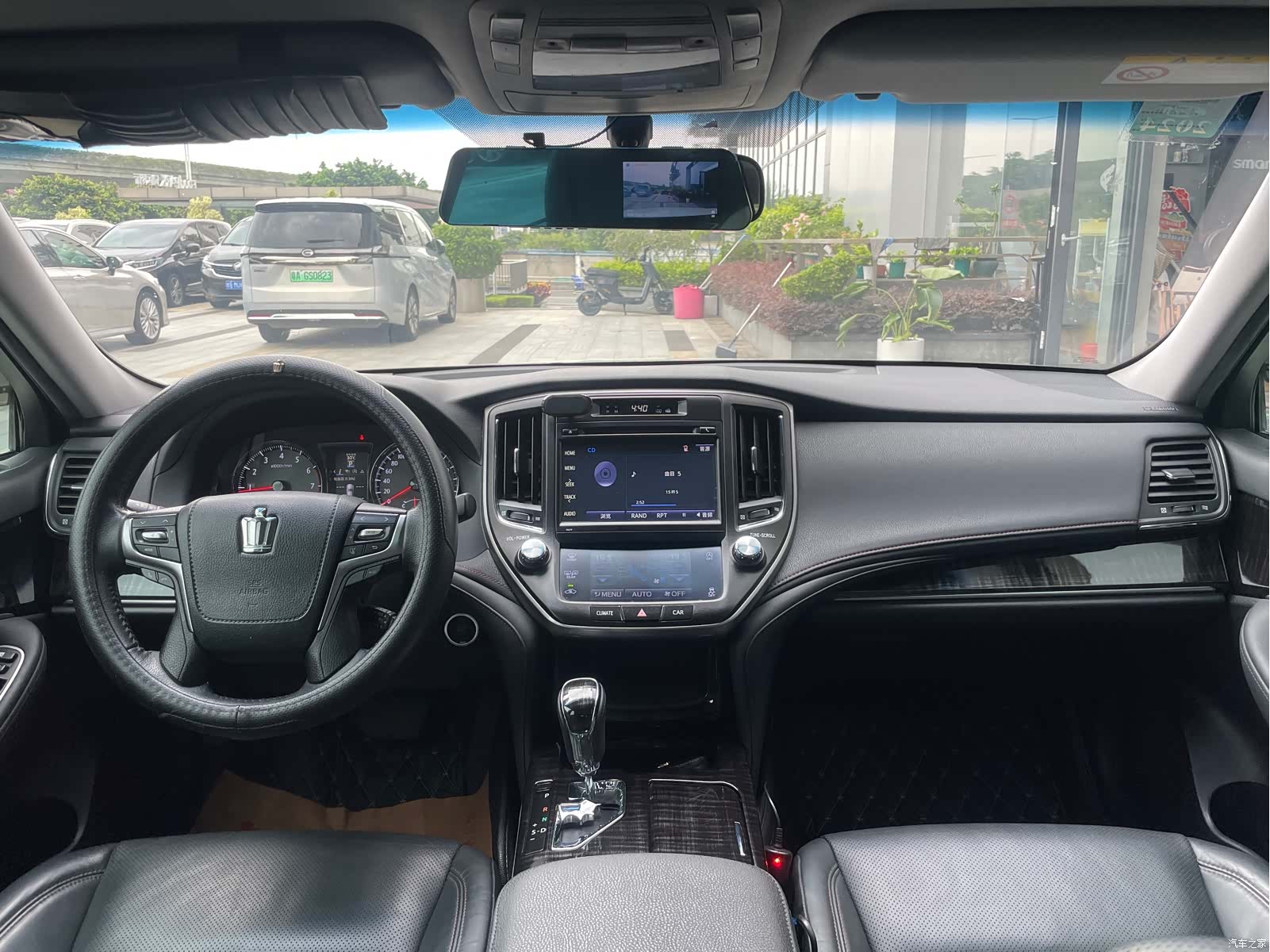 Toyota Crown, 2016 10