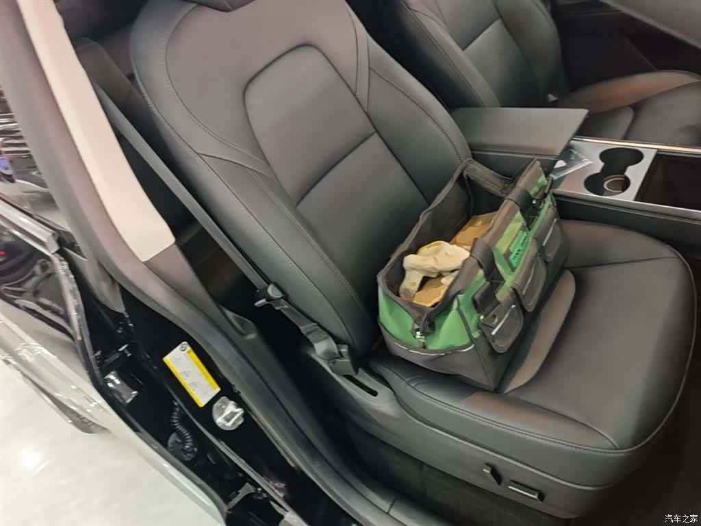 Tesla Model Y, 2023 25