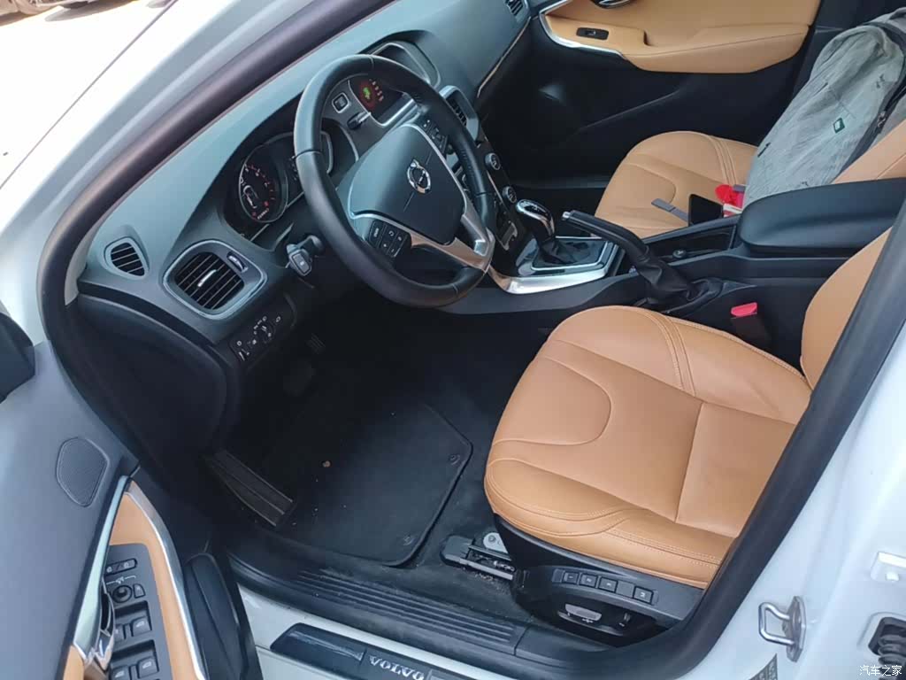 Volvo V40, 2019 22