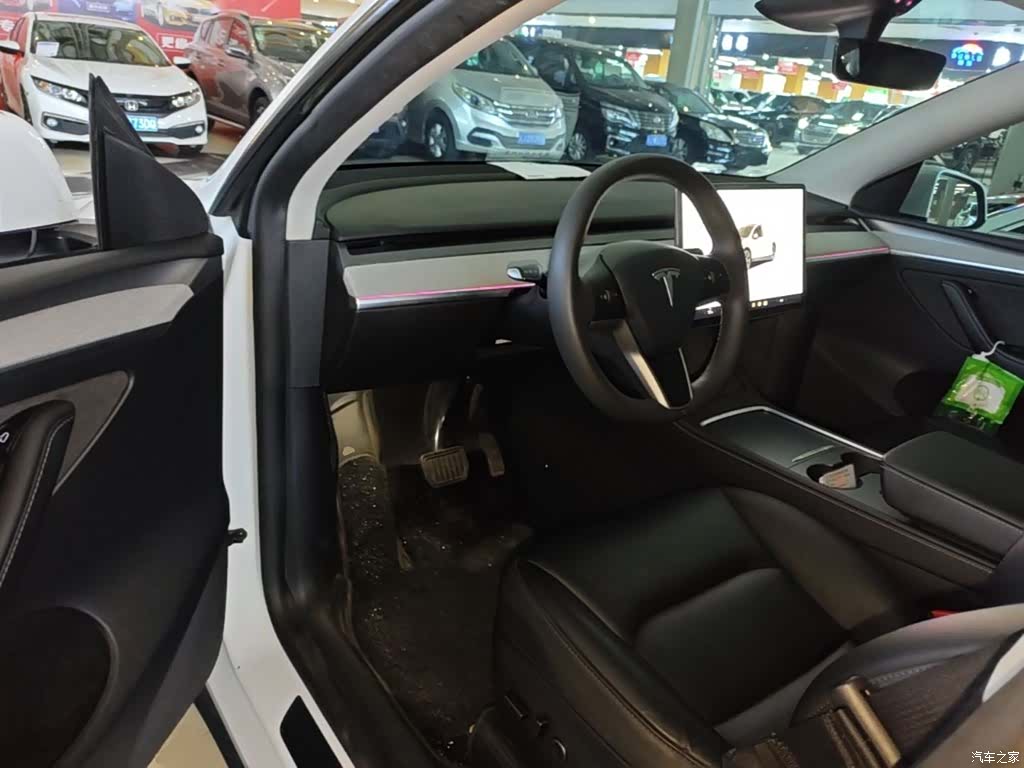 Tesla Model Y, 2024 16