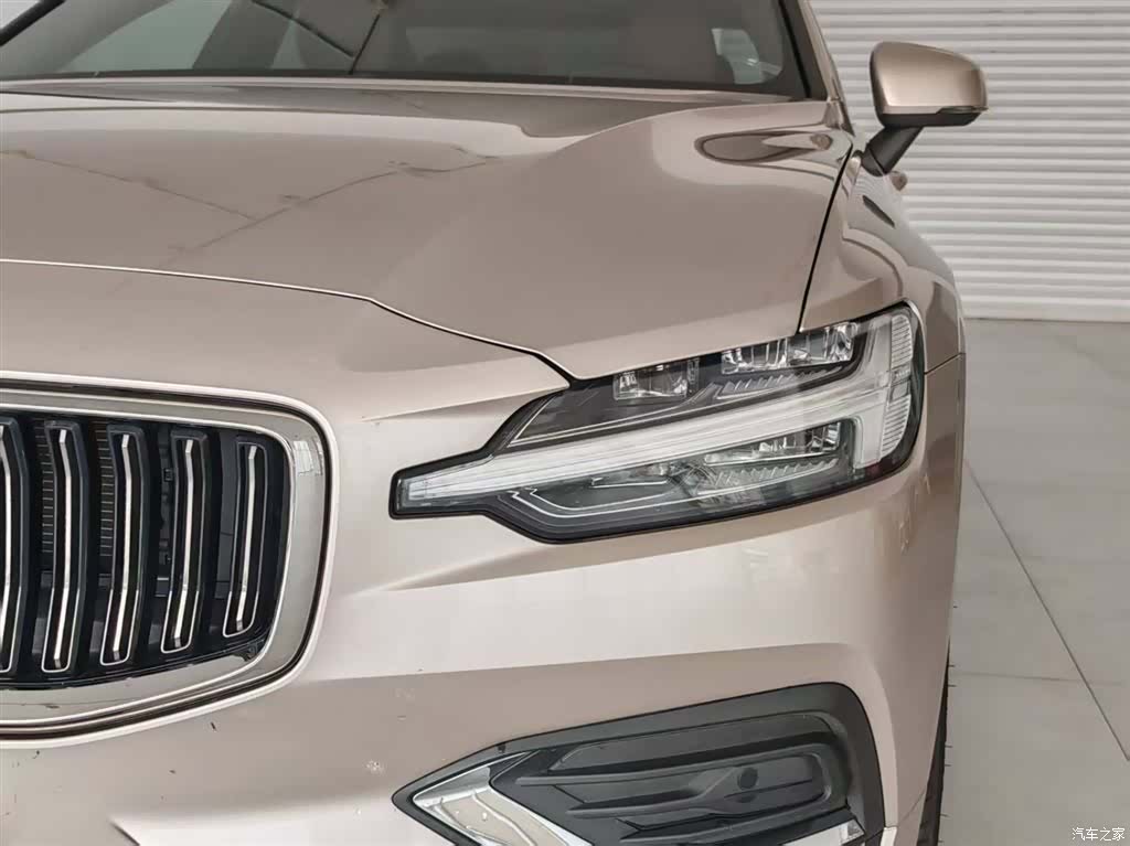Volvo S60, 2024 все фото