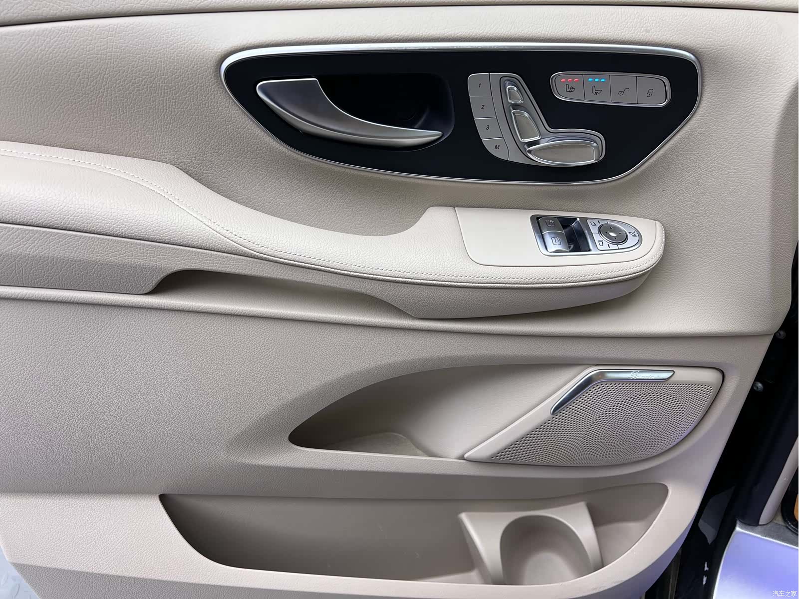 Mercedes-Benz V-Class, 2023 все фото