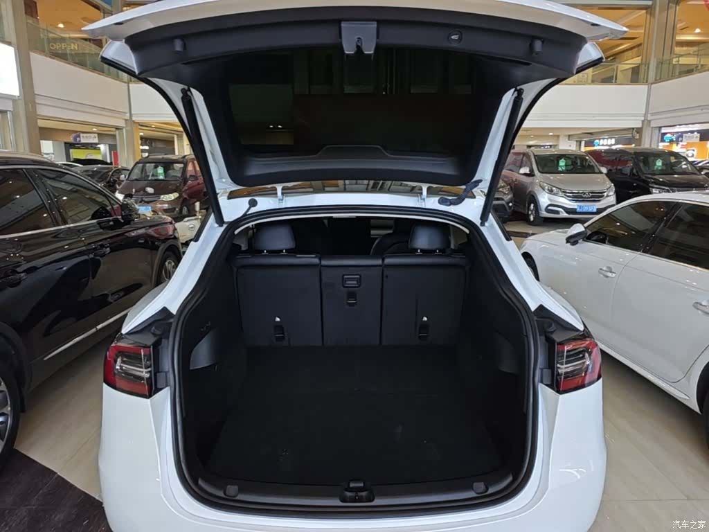 Tesla Model Y, 2024 19