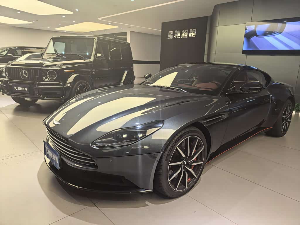 Aston Martin DB11