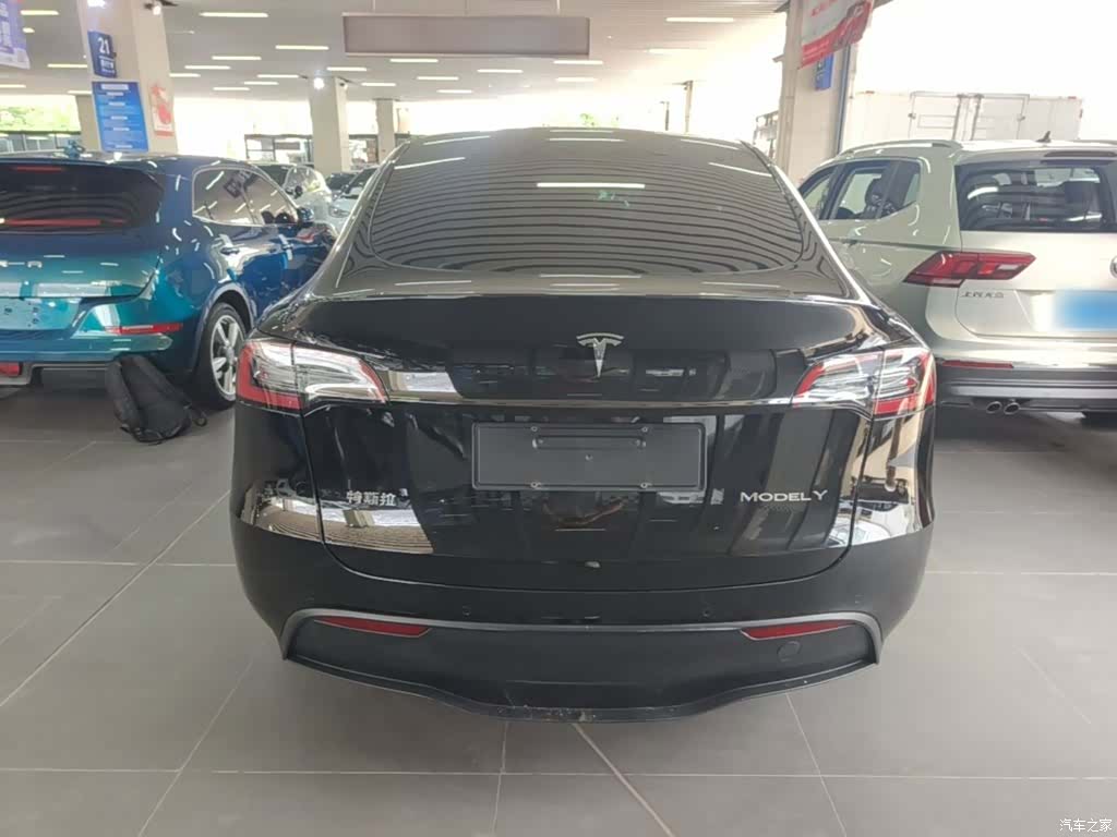 Tesla Model Y, 2023 6
