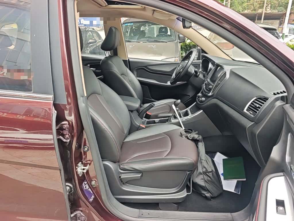 Wuling 560, 2015 25