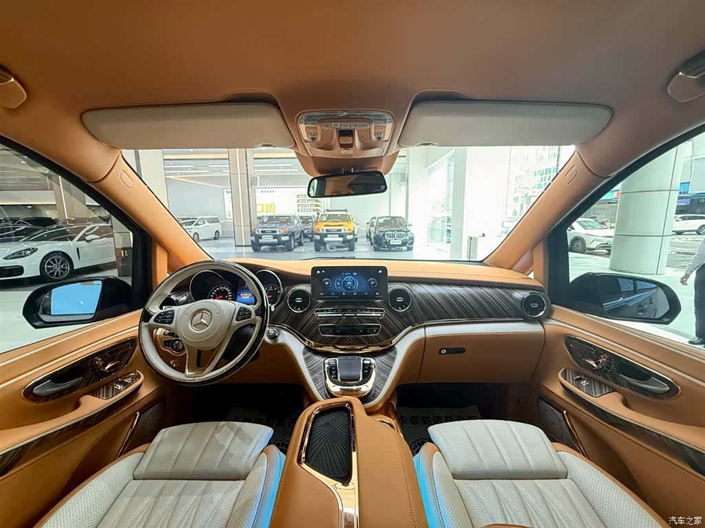 Mercedes-Benz V-Class, 2024 10