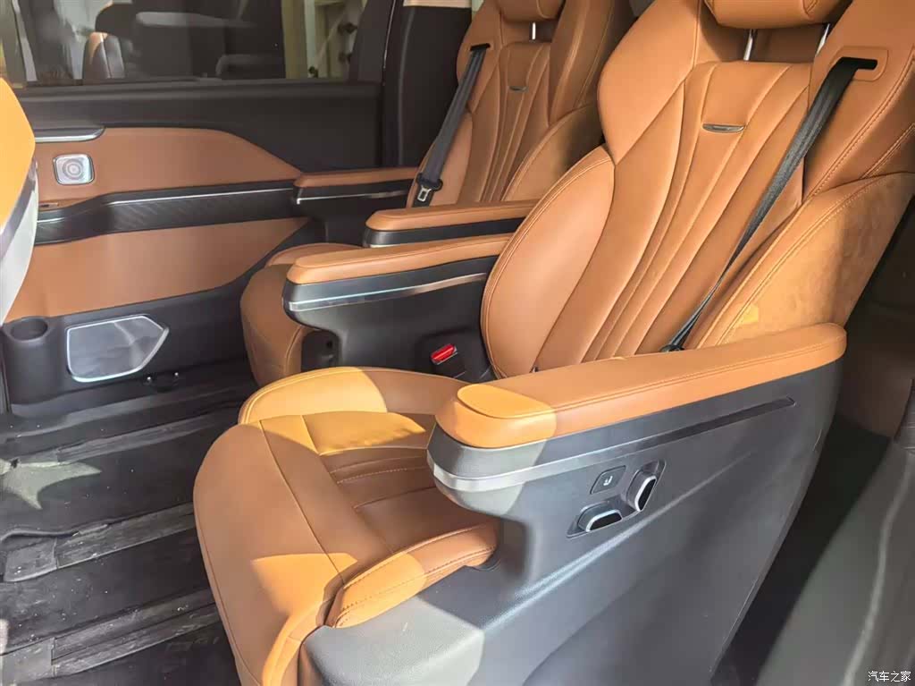 Hongqi HQ9, 2024 8