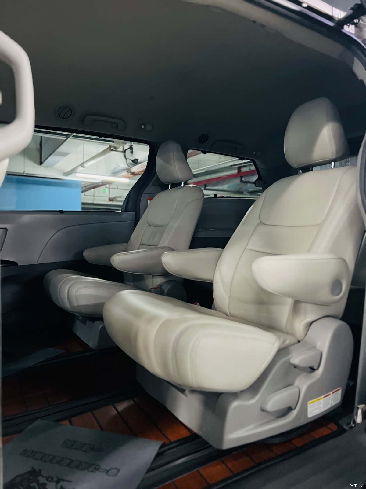 Toyota Sienna, 2017 11