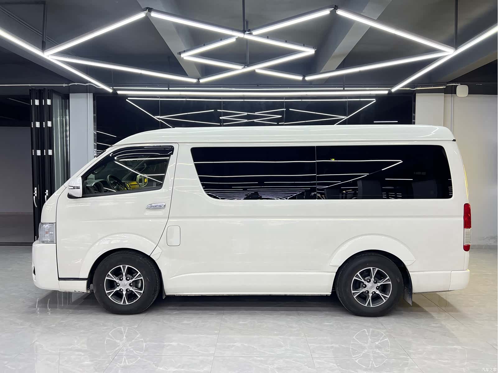Toyota HiAce, 2016 6