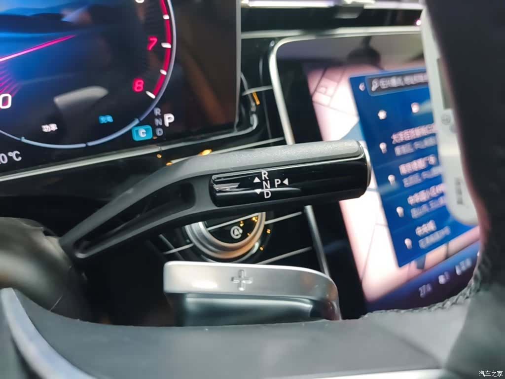 Mercedes-Benz E-Class, 2024 14