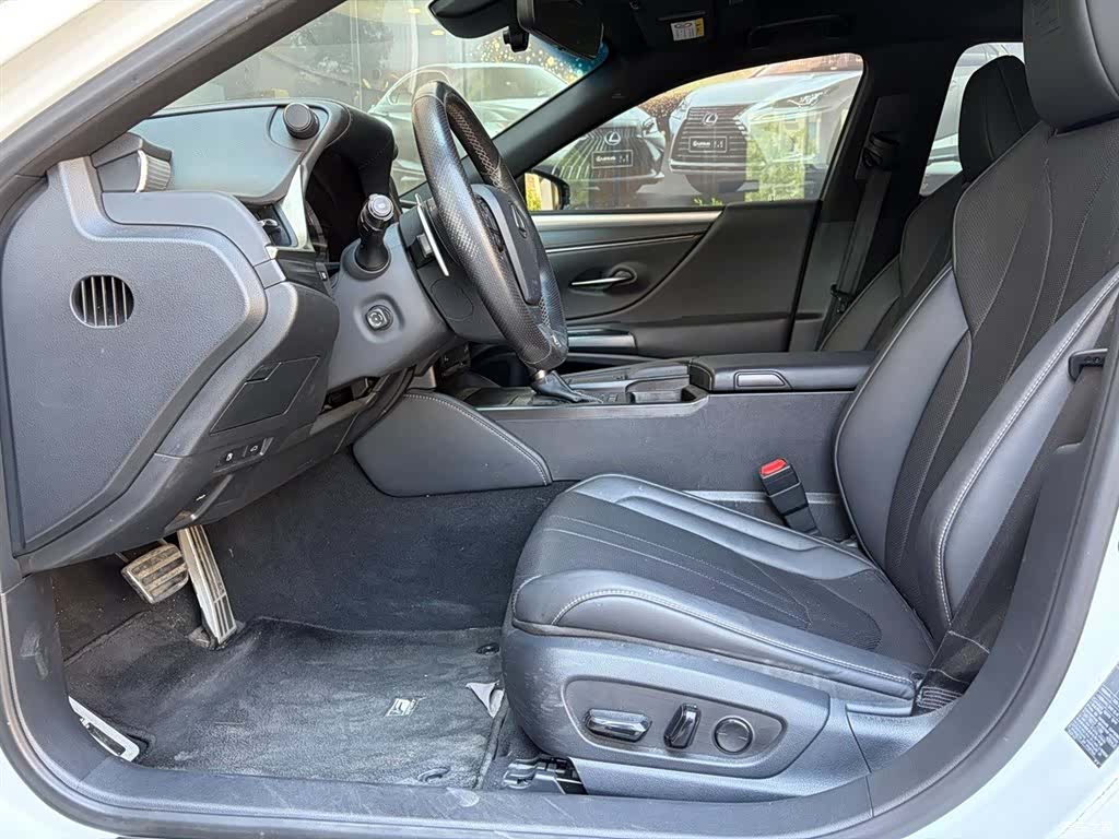 Lexus ES, 2019 10