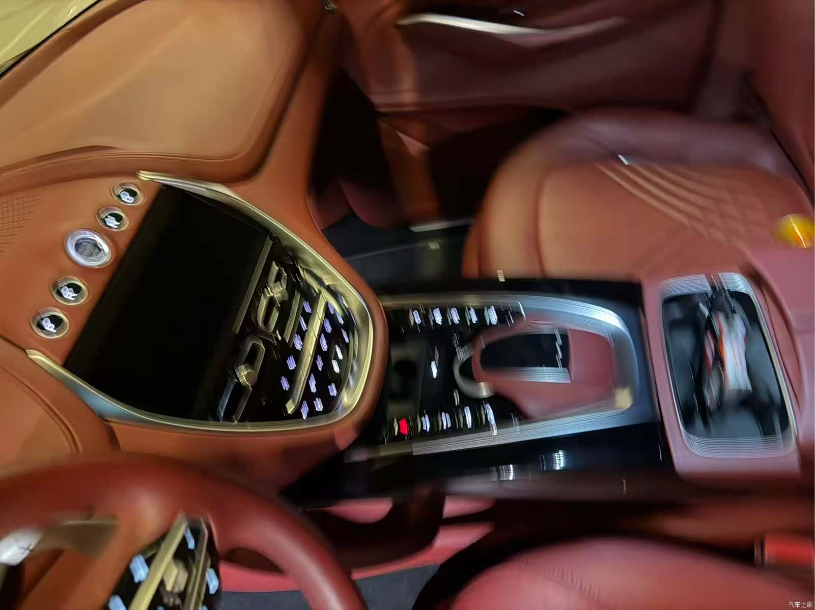 Aston Martin DBX, 2021 4