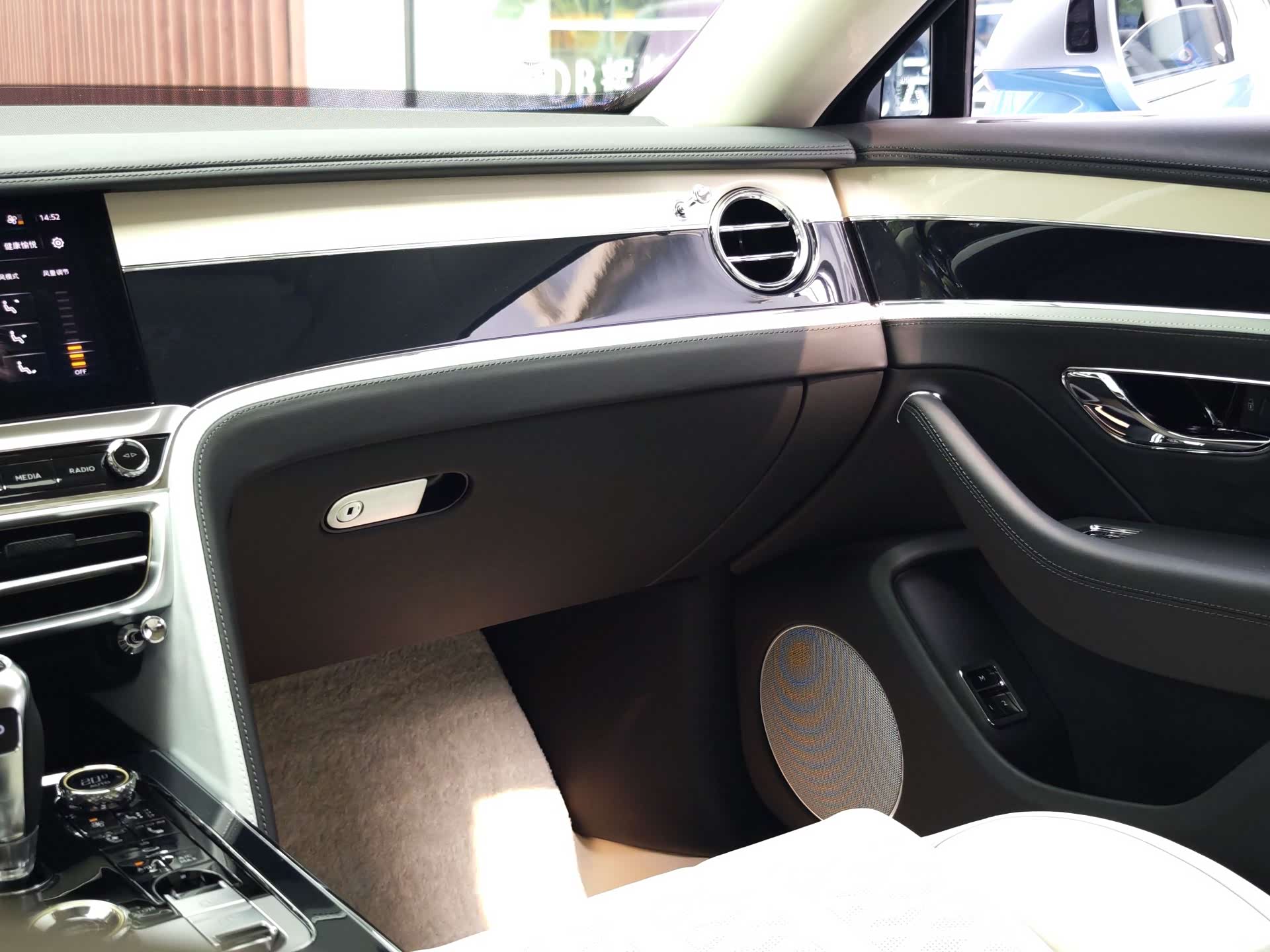 Bentley Flying Spur, 2025 17