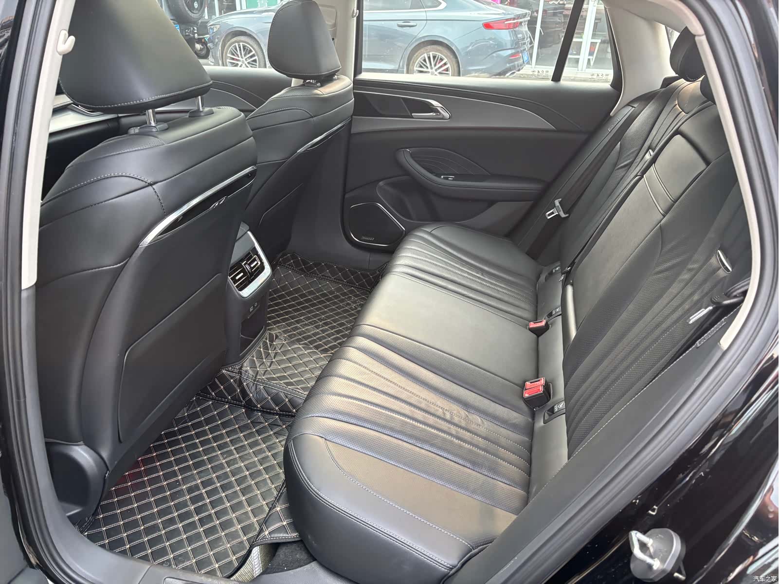 Hongqi H5, 2024 13