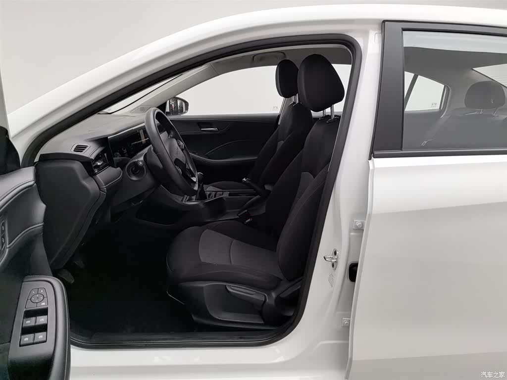 Roewe i5, 2025 10