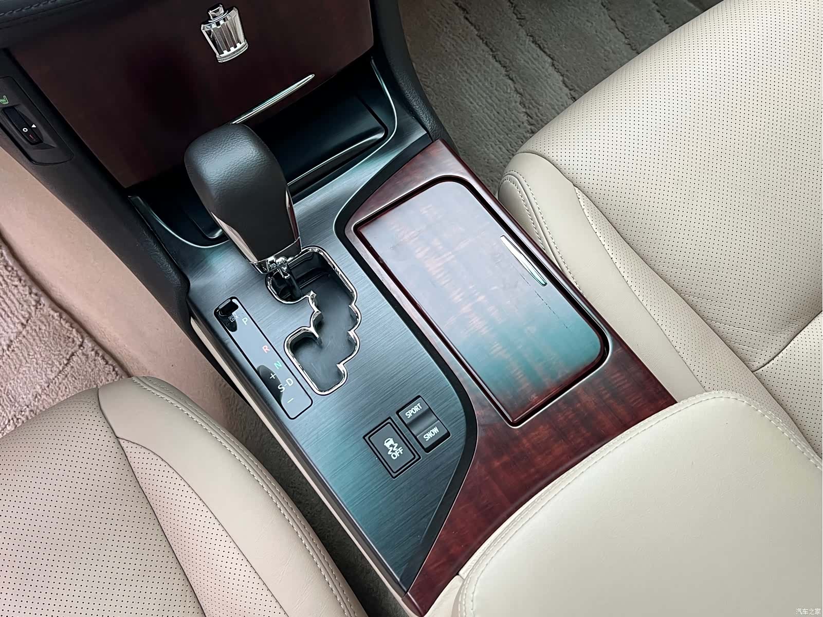 Toyota Crown, 2012 15