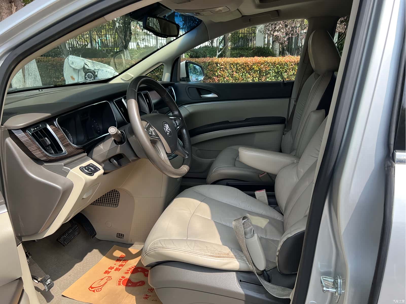 Buick GL8, 2012 9