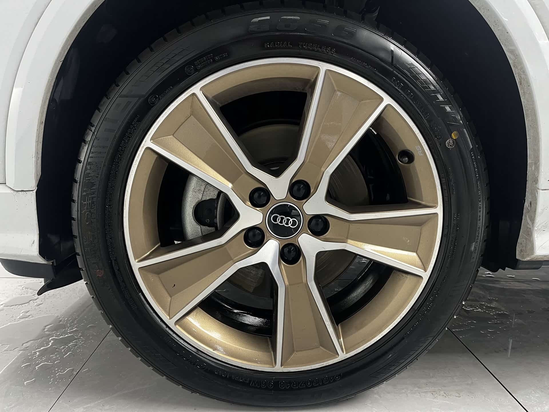 Audi Q2L, 2024 7