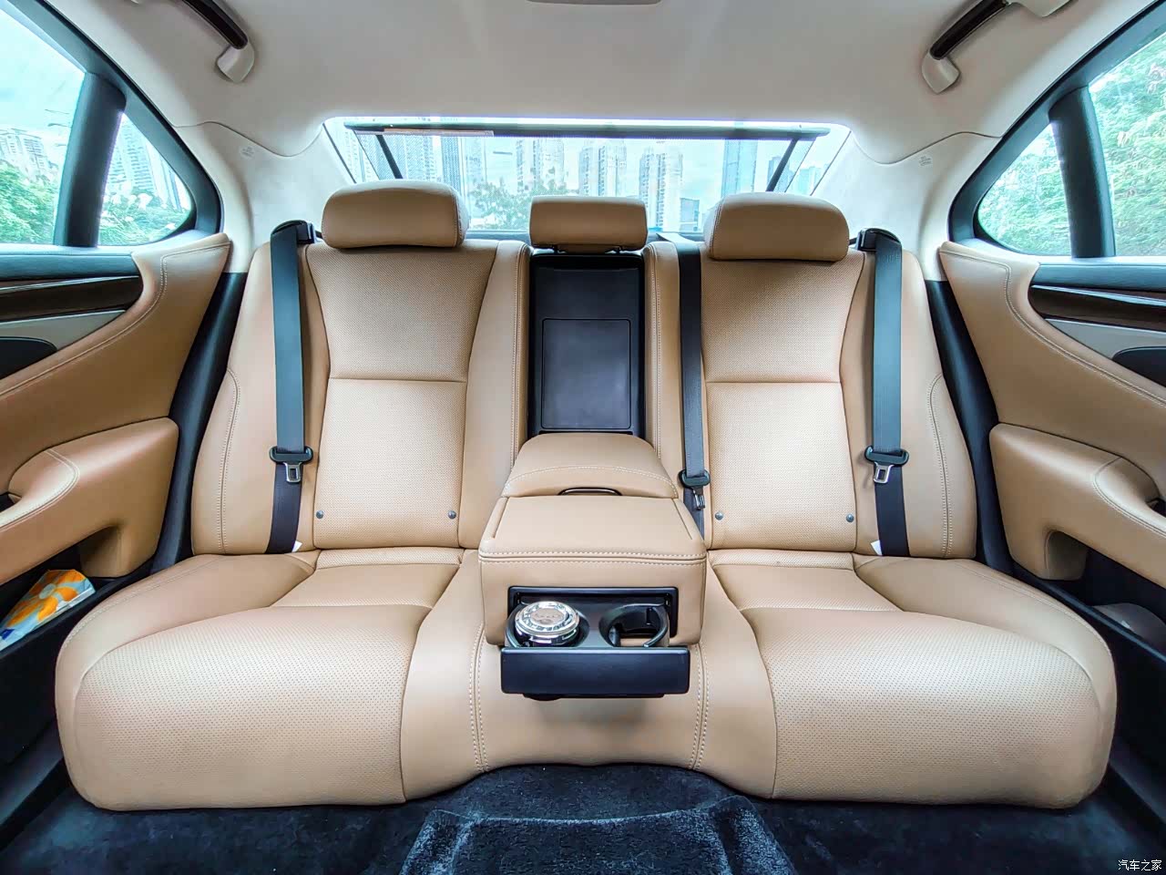 Lexus LS, 2021 9