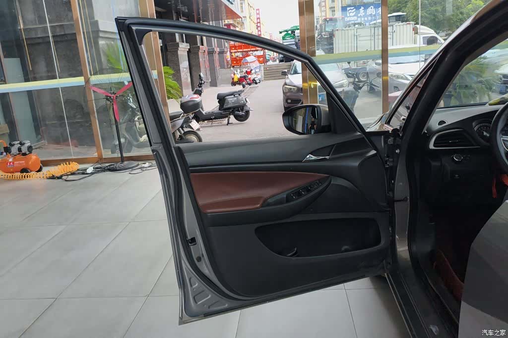 Buick GL6, 2019 7