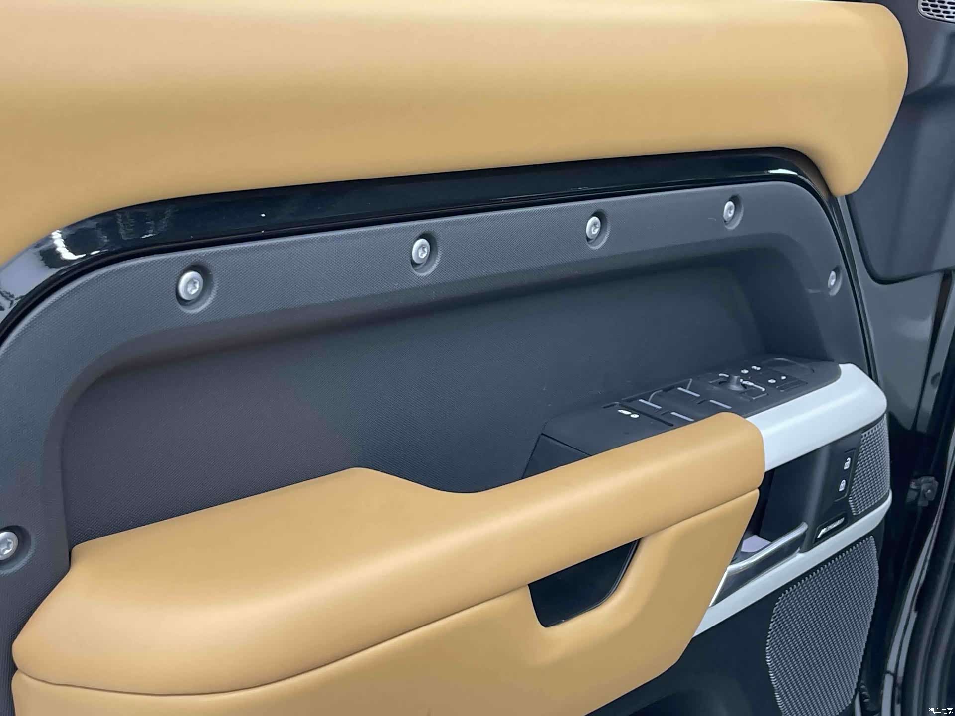 Land Rover Defender, 2024 8