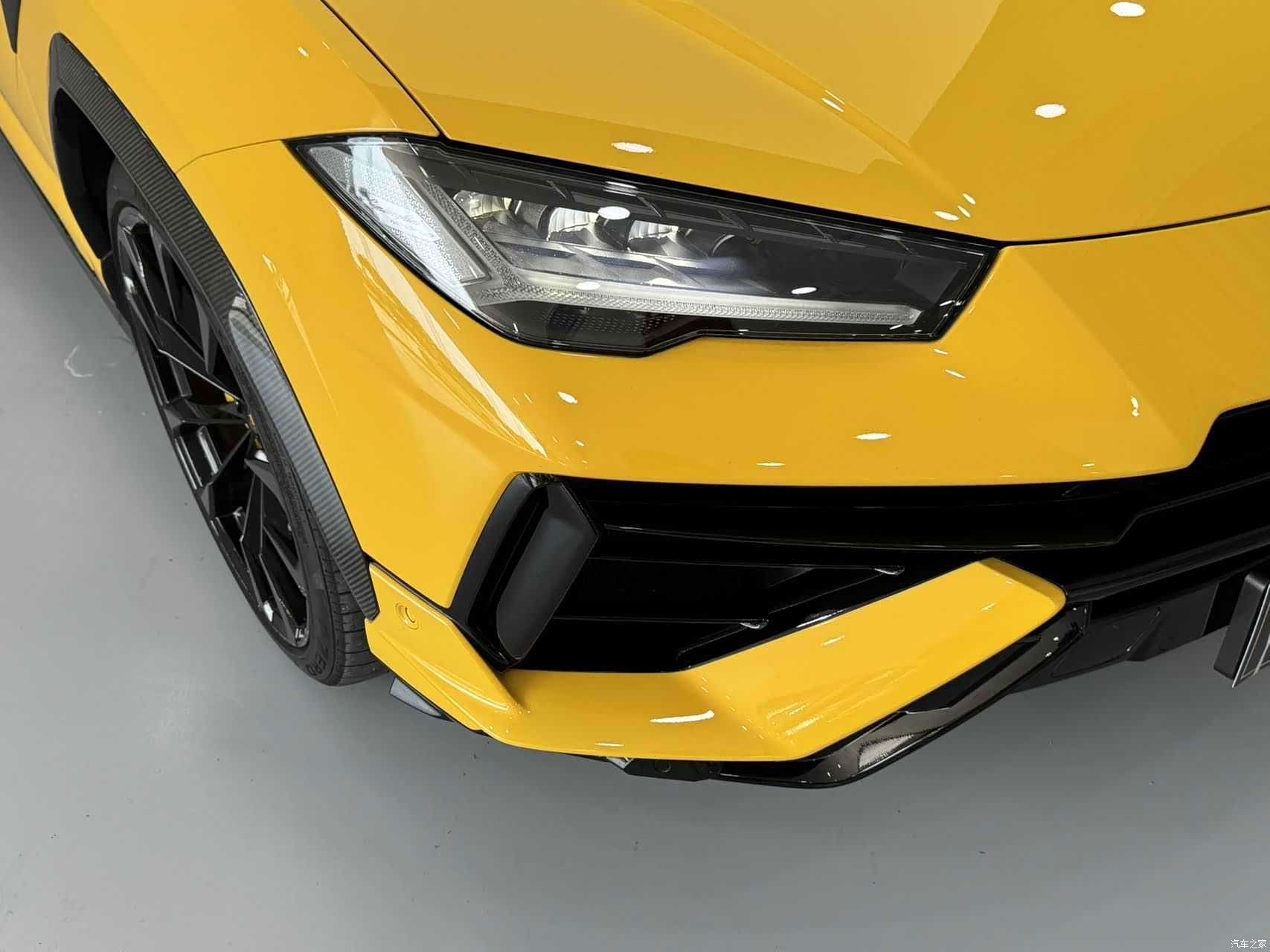 Lamborghini Urus, 2023 8