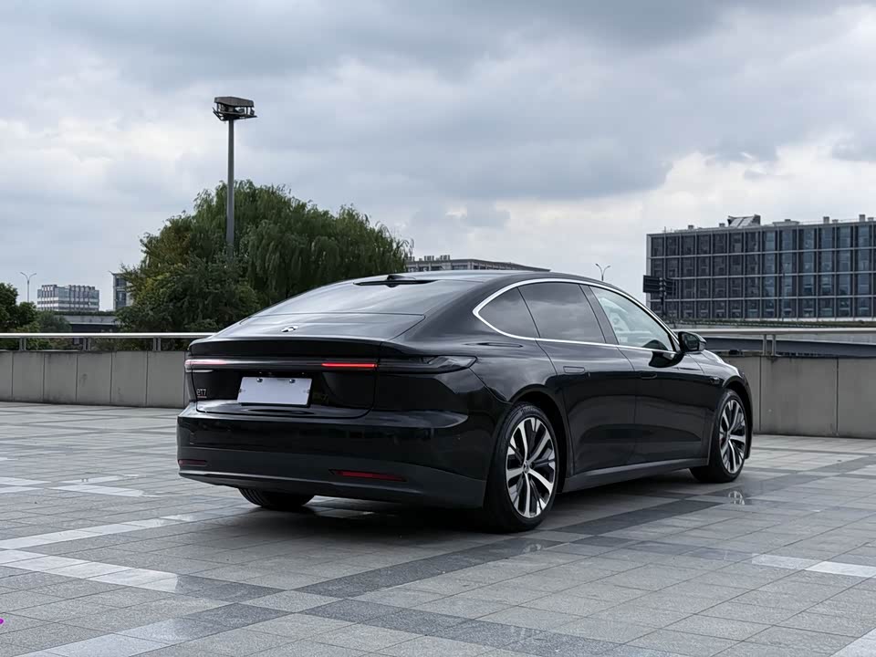 NIO ET7