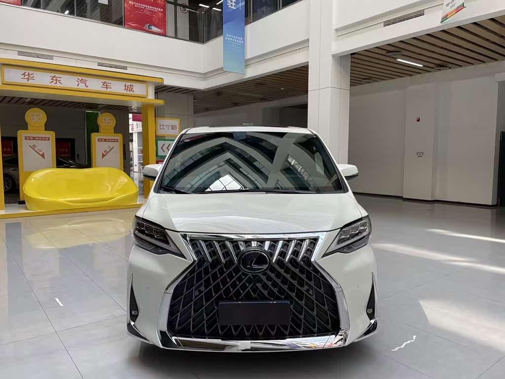 Lexus LM