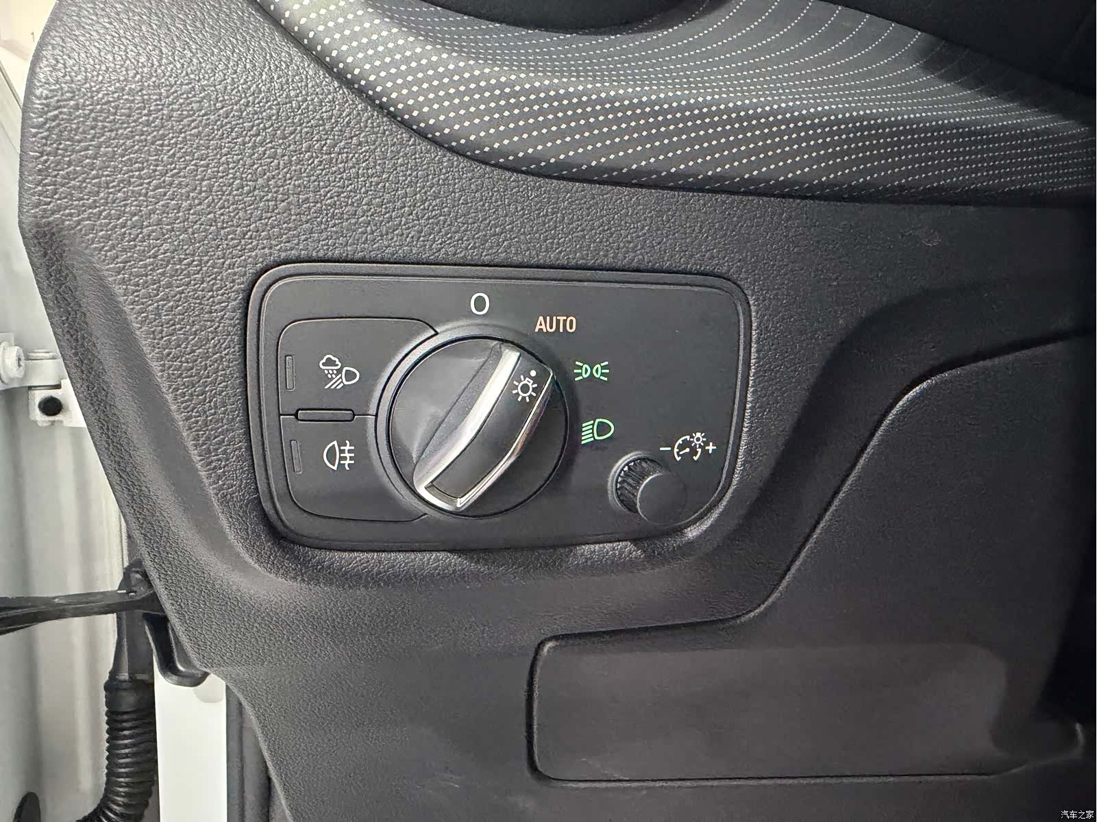 Audi Q2L, 2023 12