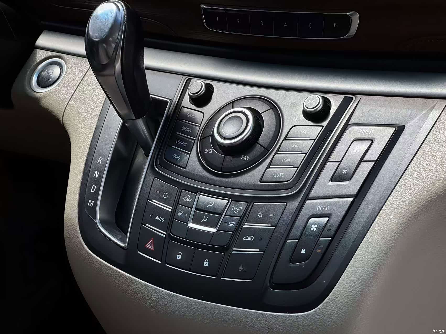 Buick GL8, 2017 16