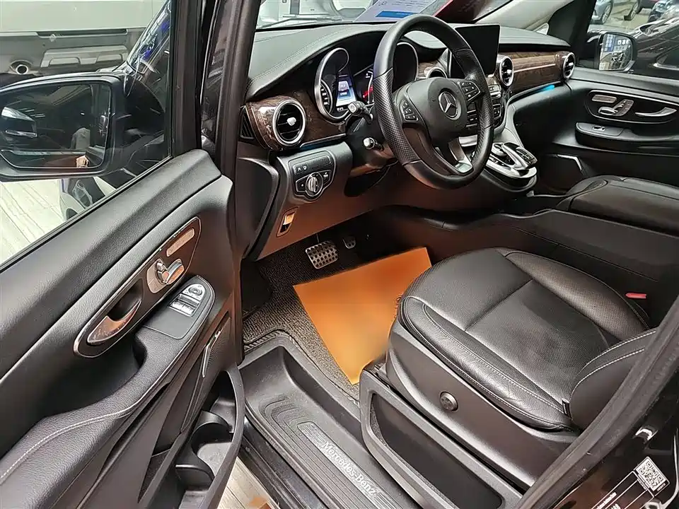 Mercedes-Benz V-class