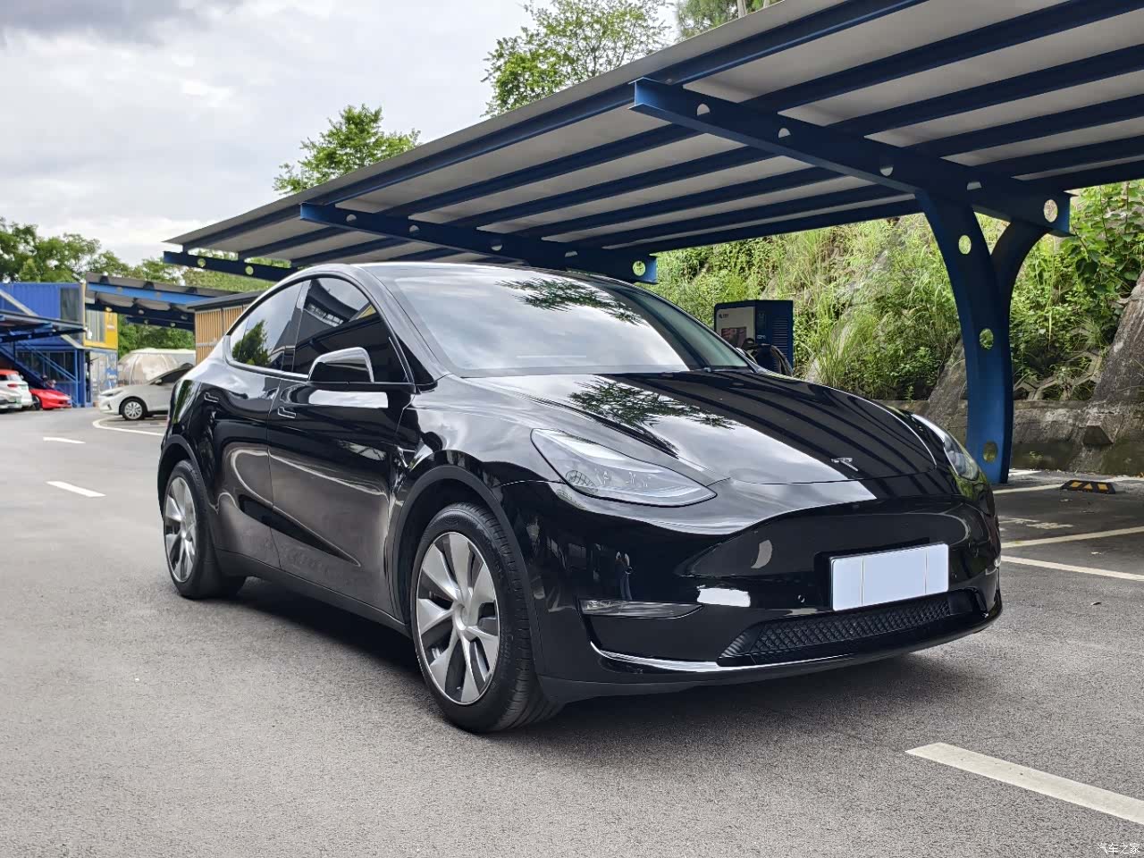 Tesla Model Y, 2022 3