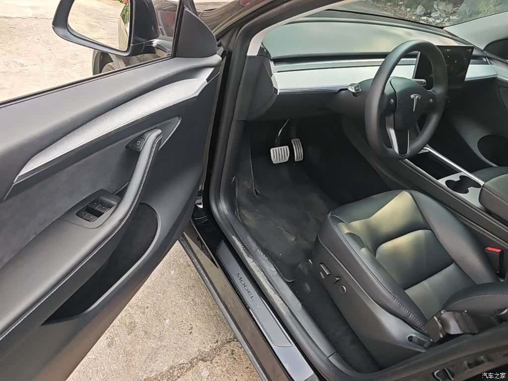 Tesla Model Y, 2023 16