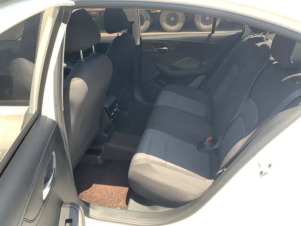 Roewe i5, 2025 15