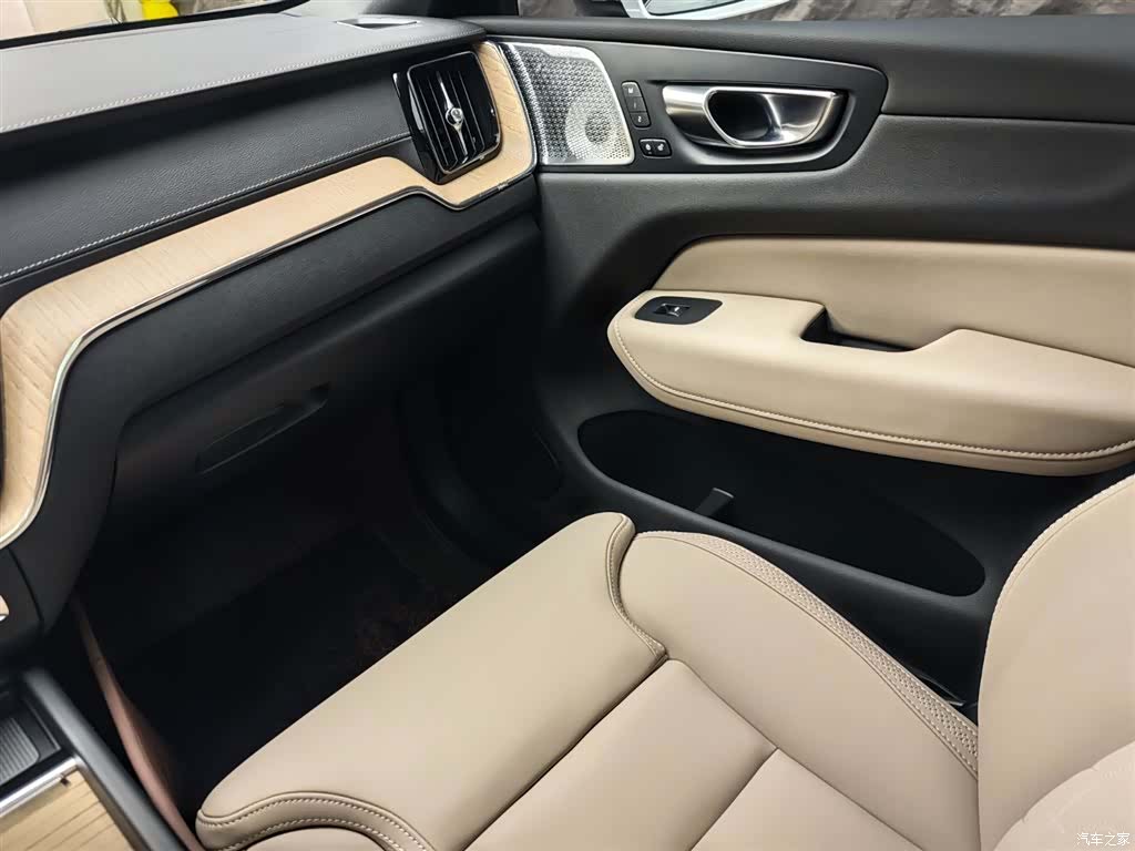 Volvo XC60, 2025 17