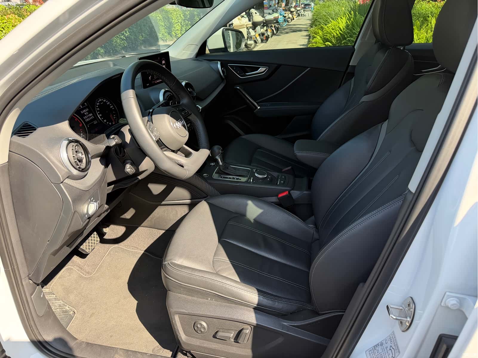 Audi Q2L, 2024 9